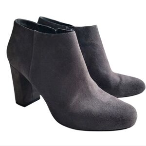 Via Spiga Silvie Charcoal Suede Minimalist Classic Ankle Booties, Sz 6.5M